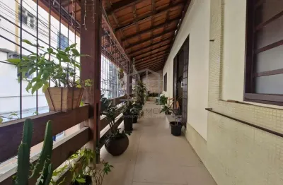 Magnífica casa triplex, localizada no coração de vitória, no centro, apresenta uma combinação perfe