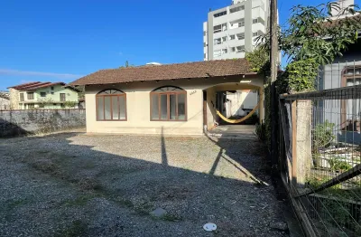 Excelente terreno com casa averbada no santo antônio em joinville.
