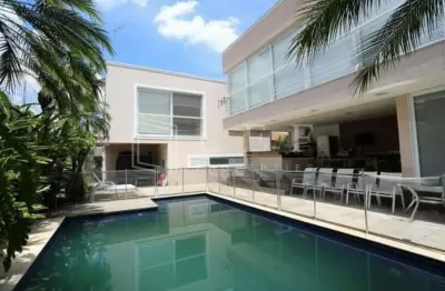 Casa com 5 quartos para alugar na Rua Angatuba, --, Pacaembu, São Paulo