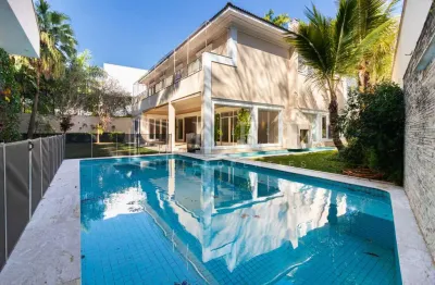 Casa com 4 quartos para alugar na Rua Barão de Pirapama, --, Jardim Guedala, São Paulo