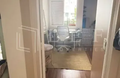 Apartamento com 2 dormitórios , cozinha americana pronto para morar.