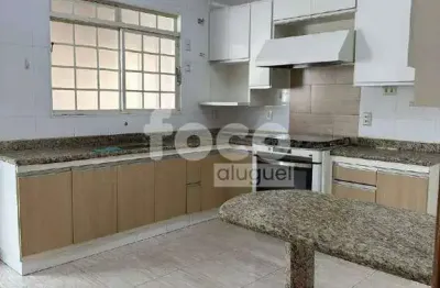 Casa com 3 quartos para alugar na Rua Sebastiana Arantes Fonseca, Santa Mônica, Uberlândia