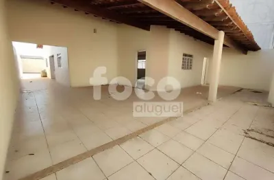 Casa para aluguel, 3 quartos, 1 suíte, 2 vagas, Segismundo Pereira - Uberlândia/MG