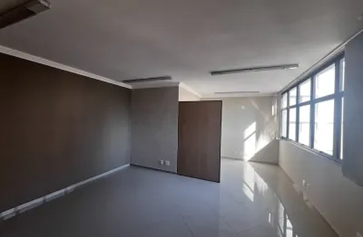 Sala comercial para alugar em prédio com portaria e segurança com garagem própria