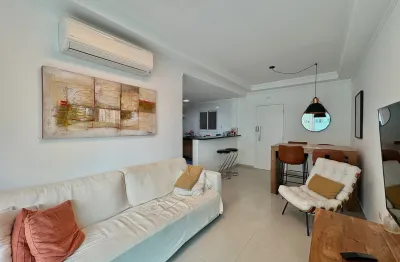 Apartamento à venda no guarujá com 2 suites e área de lazer, na praia da enseada litoral de são paulo.