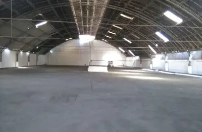 Excelente oportunidade: Galpão para venda ou locação no Centro do Rio de Janeiro-RJ, com 3 banheiros, 400 vagas de garagem e 5.500,00 m² de área!