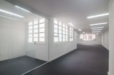 Espaço corporativo à venda no coração do rio de janeiro: 1 sala, 2 banheiros e 150m² no centro!