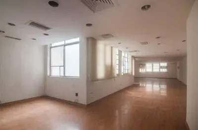 Sala à venda no Centro do Rio de Janeiro-RJ: 1 sala, 2 banheiros, 150,00 m² de área. Venha conferir!