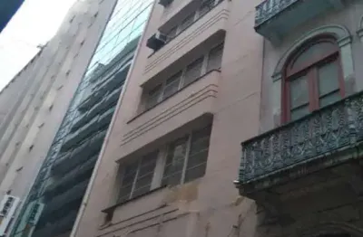 Prédio Comercial no Centro do Rio de Janeiro-RJ: 6 Salas, 14 Banheiros e 1.200m² de Área!
