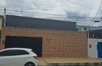 Casa no conjunto acauã/graciliano: 4/4, 2 suítes, 1 bwc | próximo shopping pátio maceió