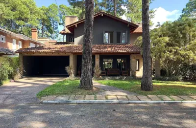 Casa em condomínio fechado com 4 quartos à venda na avenida central, 1510, atlântida, xangri-lá por r$ 1.900.000