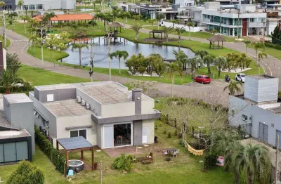 Casa em condomínio fechado com 3 quartos à venda na rua onório germano, 2009, zona nova, capão da canoa, 441 m2 por r$ 1.800.000