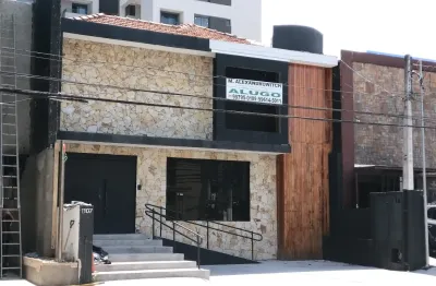 Casa comercial no Itaim Bibi para alugar com 390m², 13 salas 2 vagas