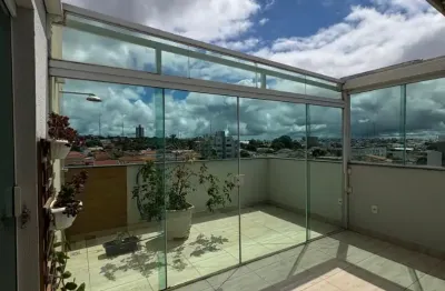 Cobertura encantadora com ducha ,churrasqueira e jabuticabeira