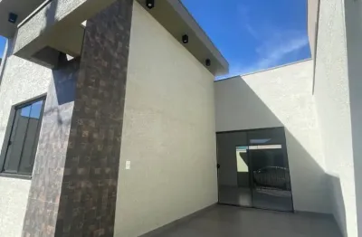 Casa na região do pinheirinho com 2 dormitórios um belo imóvel pra chamar de seu!