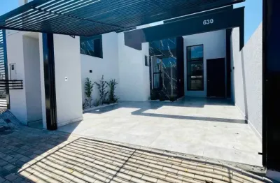 Vende-se oferta um espetáculo de imóvel com piscina ‍️  no jardim pancera️️️️️️ com acabamento de alto padrão 3 quartos com piscina  as fotos reais  são meramente ilustrativas o imóvel encontra-se em