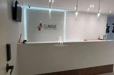 Ambiente corporativo pronto para uso – ideal para clínicas médicas, consultórios ou escritórios de alto padrão.