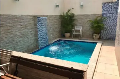 Condomínio lindíssima casa reformada com piscina e churrasqueira