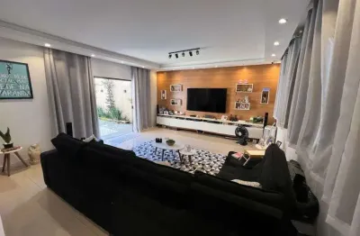 Lindíssima casa toda reformada - 4 quartos - piscina - área gourmet com churrasqueira