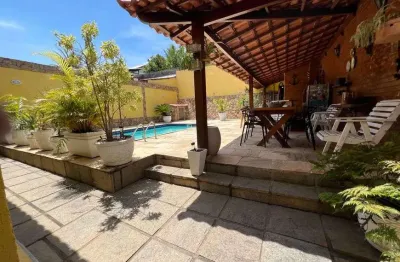 Casa condomínio - linear - piscina - área gourmet com churrasqueira - 3 quartos