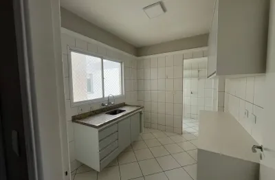 Apto com dois dorms e duas vagas de garagem a venda no cond. yasmim
