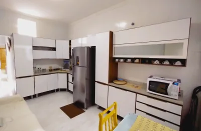 Casa a venda com tres dorms, sendo duas suites no residencial vitiello
