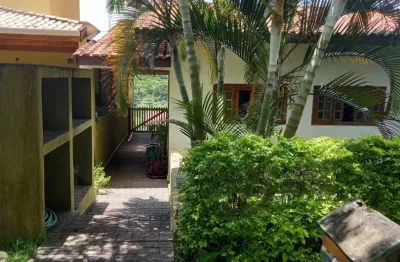 Casa semi terrea com tres suites a venda no condomínio são fernando residencia em barueri