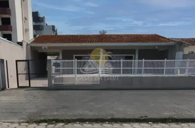 Casa com 7 quartos para alugar no Centro, Guaratuba 