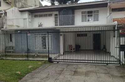 Residência com 193m2, mais churrasqueira coberta e terraço bairro cabral em frente ao ipuc