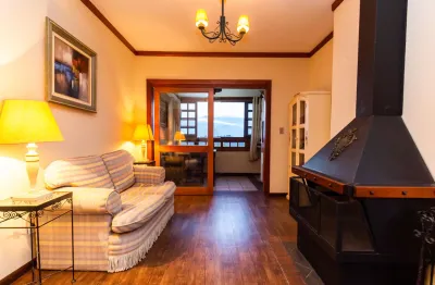 Cobertura com vista à venda ,03 dormitórios,01 suíte, 01 vaga de garagem - centro - gramado rs