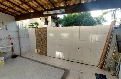 Linda casa em ótima localização com 4 quartos bem espaçosa em condomínio.