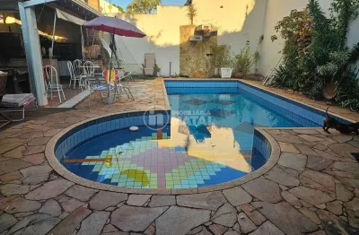 Casa com 4 quartos à venda na Rua Juvenal Borges de Macedo, 376, Mediterrâneo, Londrina