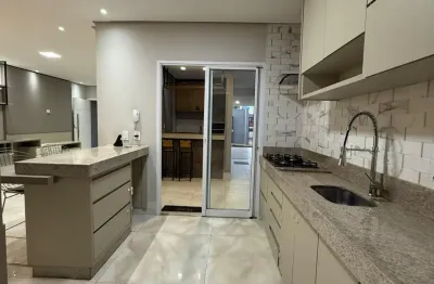 Linda casa semi mobiliada na orla 14 de palmas - 3 suítes plenas + energia solar