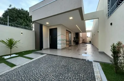 Linda casa na 409 sul com 3 suítes plenas, sendo uma com closet + área gourmet c/ piscina