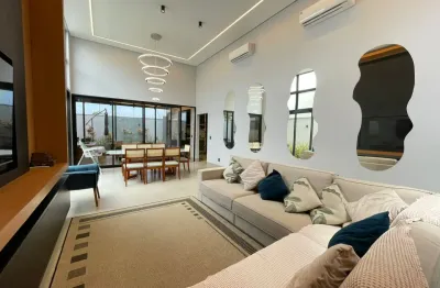 Casa 100% mobiliada na 505 sul - 3 suítes plenas + escritório + energia solar