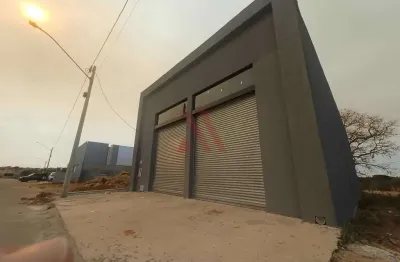 Galpão novo com portas automatizadas no residencial acrópole ii