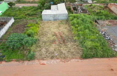 Residencial maria monteiro - lote a venda na avenida clarisse maria monteiro com 240m² já com poço e muro de arrimo