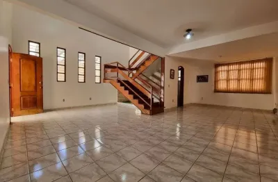 Sobrado comercial com 4 quartos, ao fundo do shopping cidade jardim!