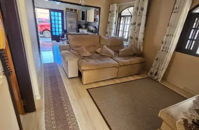 Casa plana em ótima localização 2 dormitórios 2 banheiros 1 vaga coberta