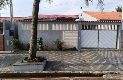 Casa com piscina a 40 metros do mar a venda em peruíbe litoral de sp