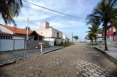 Casa com piscina a 40 metros do mar a venda em peruíbe litoral de sp