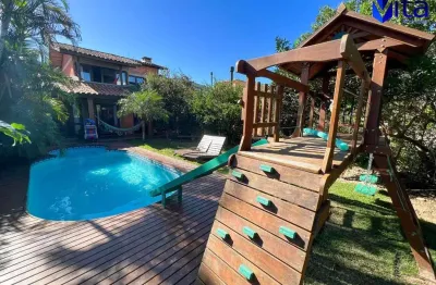 Casa em condomínio fechado com 3 quartos à venda na passagem santa monica, 3192, cachoeira do bom jesus, florianópolis por r$ 2.000.000