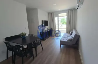 Apartamento com 02 dormitórios, mobiliado, a 800m da praia.