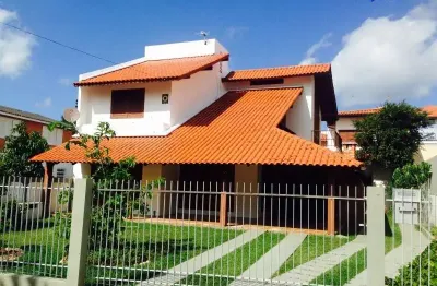 Casa com 4 quartos para alugar na rua berta lutz, cachoeira do bom jesus, florianópolis por r$ 1.300 por dia