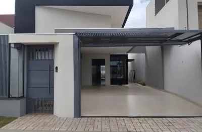 Linda casa com piscina e suíte no bairro rita vieira, são 125 m² de área construída