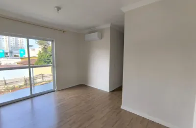 Alugo lindo apartamento com 3 quartos no centro de são josé com ar-condicionado