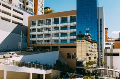 Sala comercial moderna no office tower – 57m² com sacada e vista privilegiada