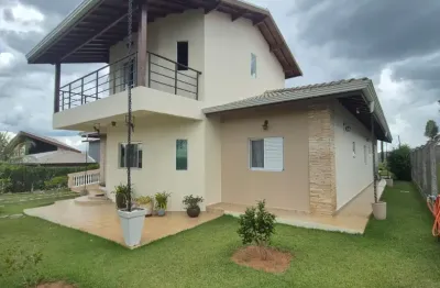 Casa de campo porteira fechada em condomínio com lazer completo em alambari