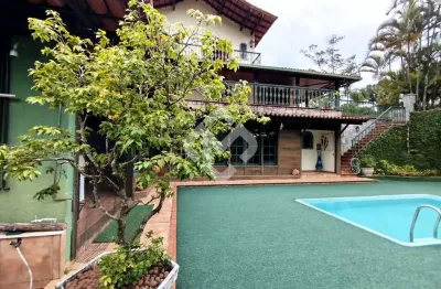 Casa com 4 quartos, piscina - Ótima localização - Teresópolis RJ