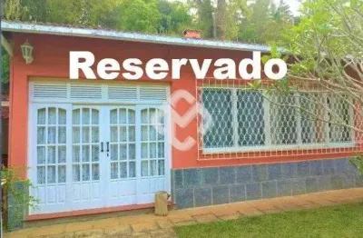 Casa em condomínio com 3 quartos e casa de caseiro - teresópolis rj